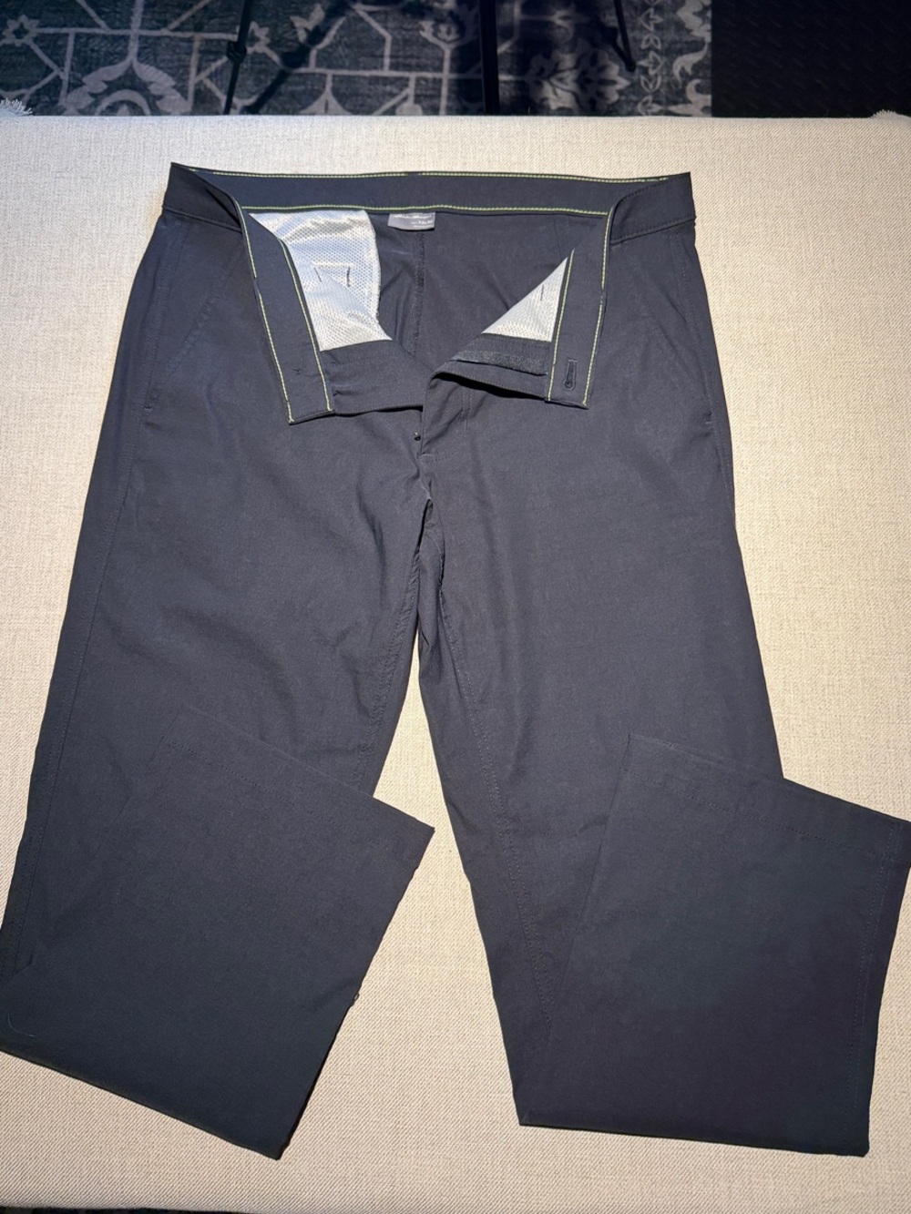 Eddie Bauer Black Straight Stretch Chinos with Subtle Contrast.       P0052